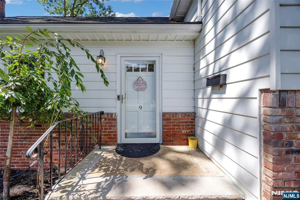 9 Edgewood Avenue