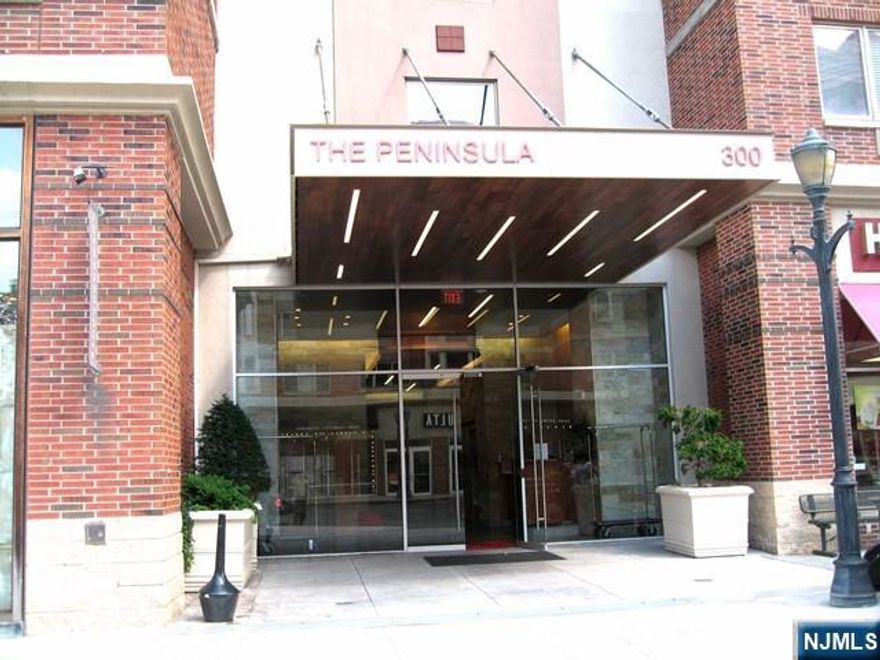 LARGE 977 SQFT FACING SOUTH, ONE BED WITH RIVER, NY VIEW. AT THE LOVERY WATERFRONT COMMUNITY OF CITY PLACE. THE UNIT HAS BEEN UPDATED HARDWOOD FLOORS THROUGHOUT. BEAUTIFUL MODERN KITCHEN DONE IN GRANITE WITH STAINLESS STEEL APPLIANCES, NEWER OVEN & MICROWAVE, NEWER WASHER AND DRYER IN UNIT, WALK-IN CLOSET. 24 HOUR DOORMAN, GYM, UNLIMITED COVERED PARKING. NEW YORK EXPRESS BUS IS MINUTES AWAY. A NONREFUNDABLE MOVE-IN FEE($1,000) AND A REFUNDABLE DEPOSIT($1,000)