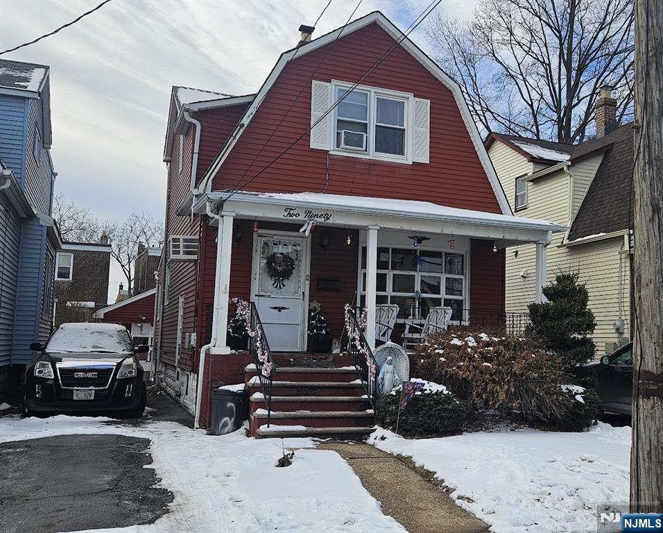 290 Stewart Avenue, Kearny, New Jersey - 2 Bedrooms  
2 Bathrooms  
6 Rooms - 