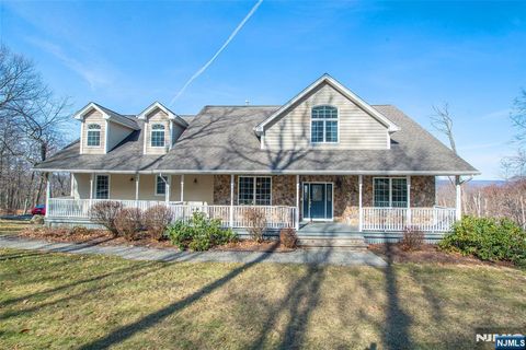 MLS: 25007990