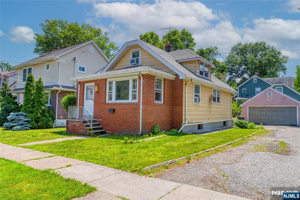 824 Linden Avenue