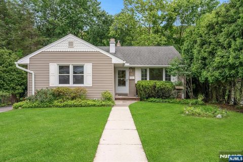 14 Mohawk Avenue Oakland NJ 07436