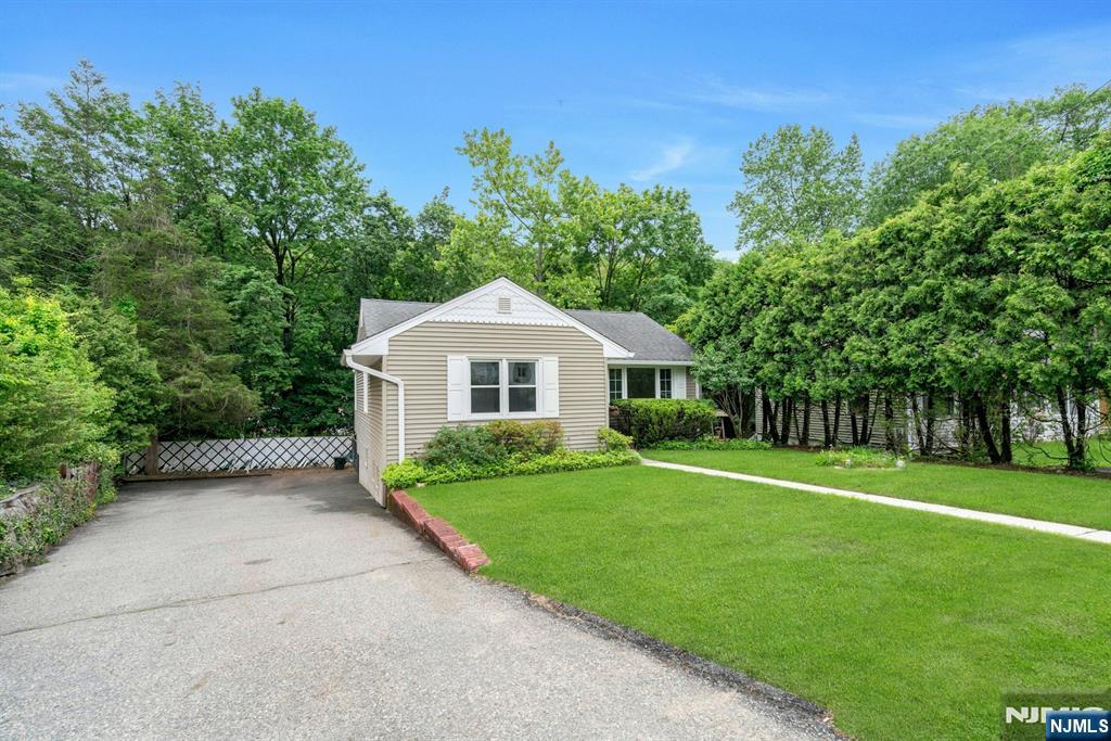 14 Mohawk Avenue