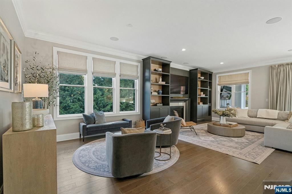 790 W Saddle River Road