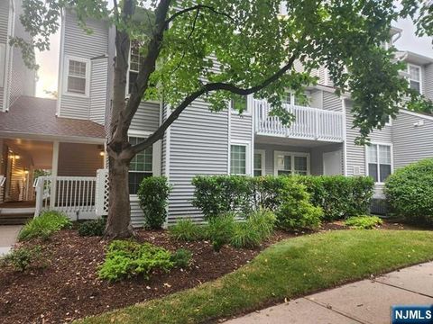 Photo of 12 Gentry Dr, Englewood, NJ 07631 (MLS # 26025897)