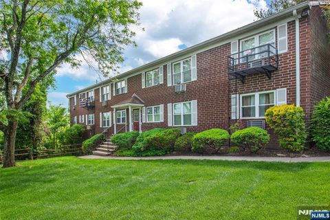 Photo of 100 Pierson Miller DR #E4, Pompton Lakes, NJ 07442 (MLS # 26019789)