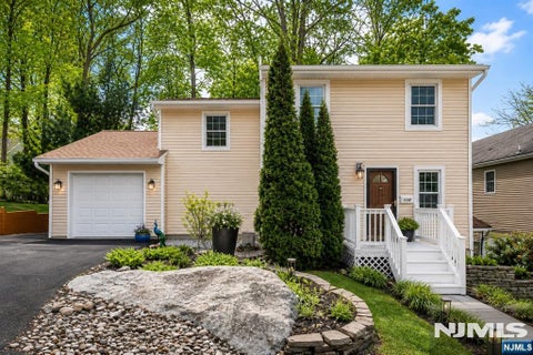 Photo of 119 Sherwood Avenue, Mahwah, NJ 07430 (MLS # 26039942)