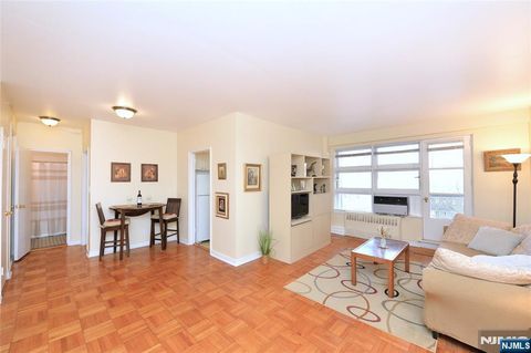 5 Roosevelt Place 2B Montclair NJ 07042