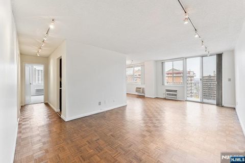 160 Overlook Avenue 20D Hackensack NJ 07601