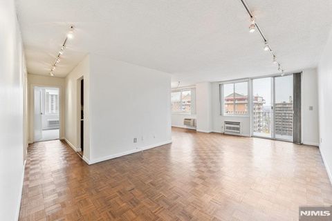 Photo of 160 Overlook Avenue #20D, Hackensack, NJ 07601 (MLS # 25041843)