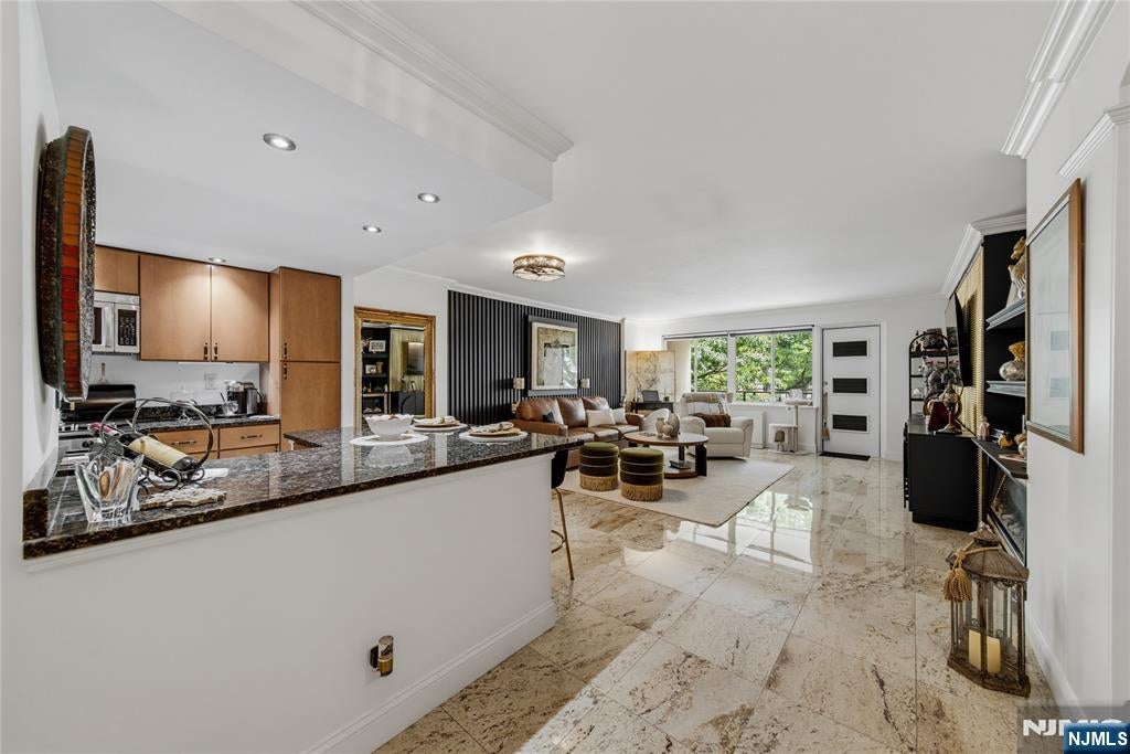 1203 River Road 1G