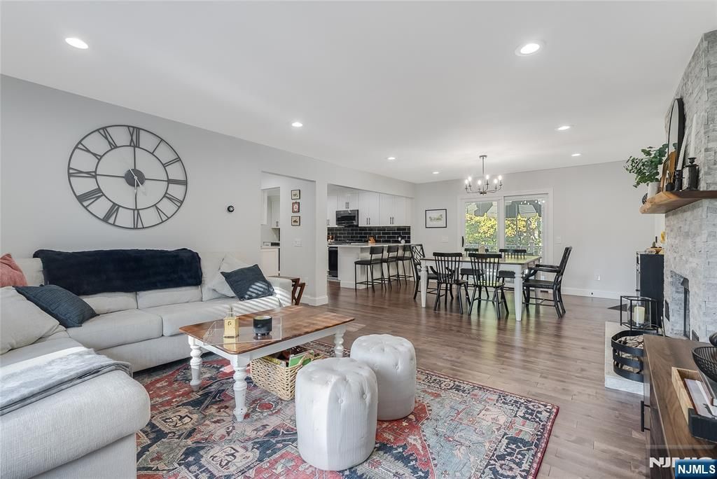 Photo of 22 Whitaker Place, West Caldwell, NJ 07006 (MLS # 25036655)