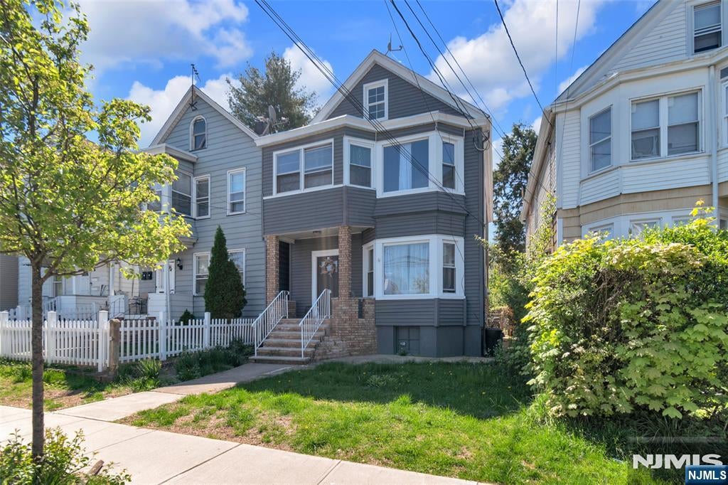 26 Grand Street