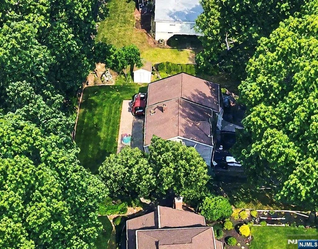 Photo of 158 Morningside Road, Paramus, NJ 07652 (MLS # 26018709)