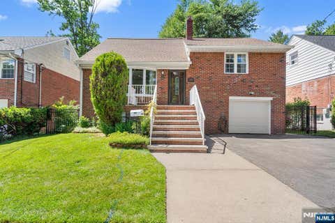 Photo of 1095 Harvard Place, Fort Lee, NJ 07024 (MLS # 26019784)