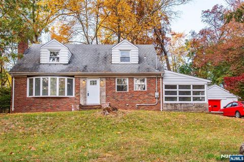 Photo of 63 Ruff Court, North Haledon, NJ 07508 (MLS # 25038636) Photo of 63 Ruff Court, North Haledon, NJ 07508 (MLS # 25038636)