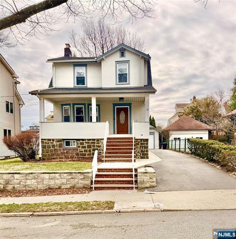 Photo of 30 Knox Ave, Cliffside Park, NJ 07010 (MLS # 26011483)