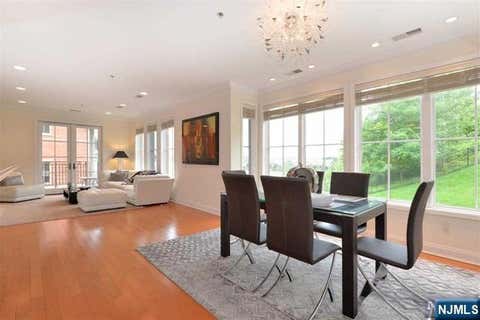 Photo of 3 Moorings Ln, Edgewater, NJ 07020 (MLS # 26024399)