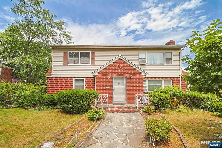 Move-in ready first floor unit of a top/bottom two-family in a prime location of Fort Lee. Unit offers both the main floor and the ground floor with three bedrooms and two full baths. Kitchen has been renovated along with painting and cleaning. All bedrooms are generous in size and the unit comes with two parking spaces for maximum convenience especially in Fort Lee. Ground floor offers a separate entrance, laundry, and plus the extra family room downstairs can be used in a flexible manner. Location offers close proximity to local shopping, restaurants, parks and NYC transportation.