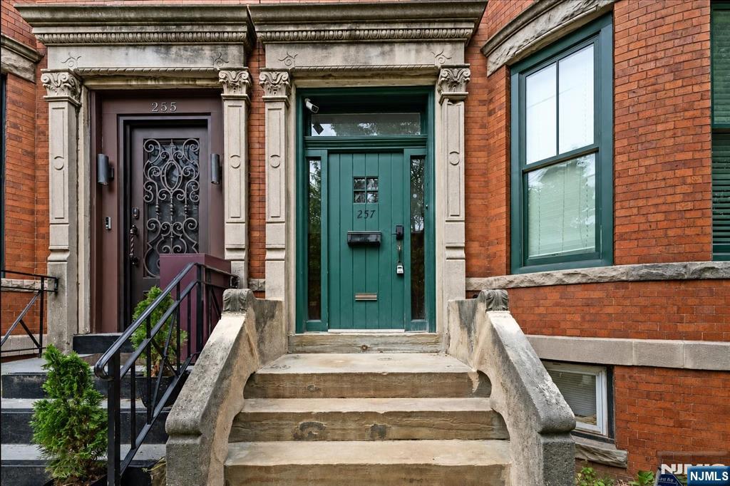 257 Woodlawn Avenue