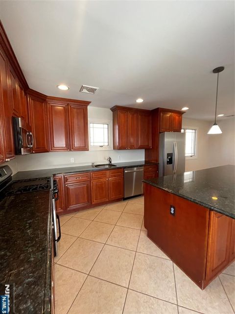 561 Studio Road 2 Ridgefield NJ 07657