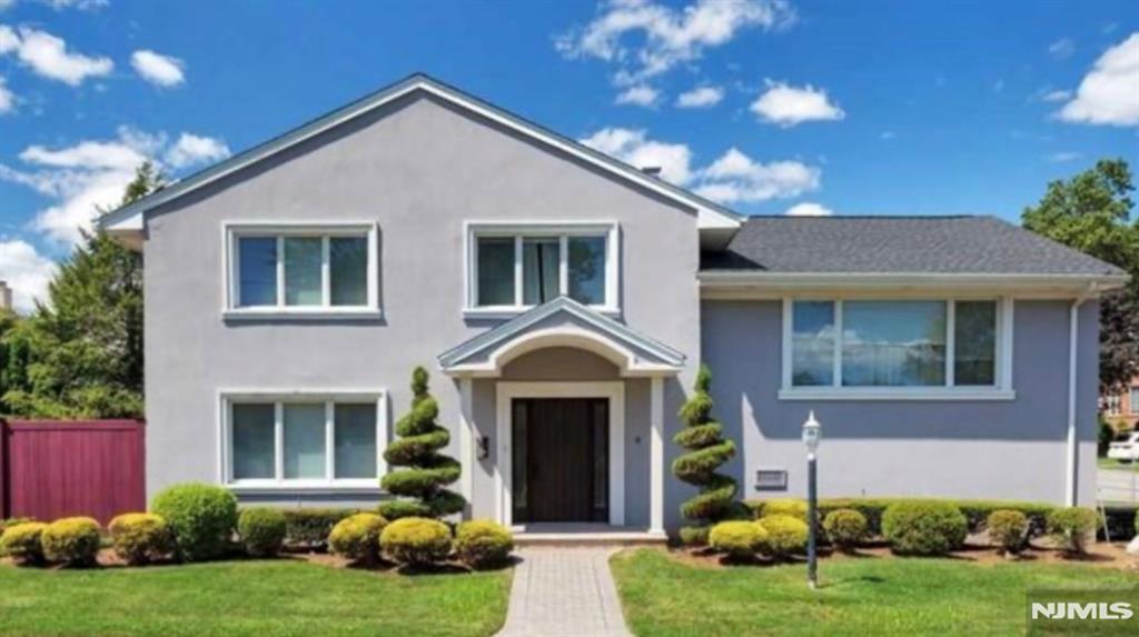 4 Camner St, Englewood Cliffs, New Jersey - 3 Bedrooms  
3 Bathrooms  
8 Rooms - 