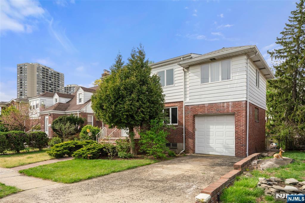 226 Mohegan Way