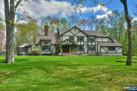 40 Mohegan Trail Saddle River NJ 07458