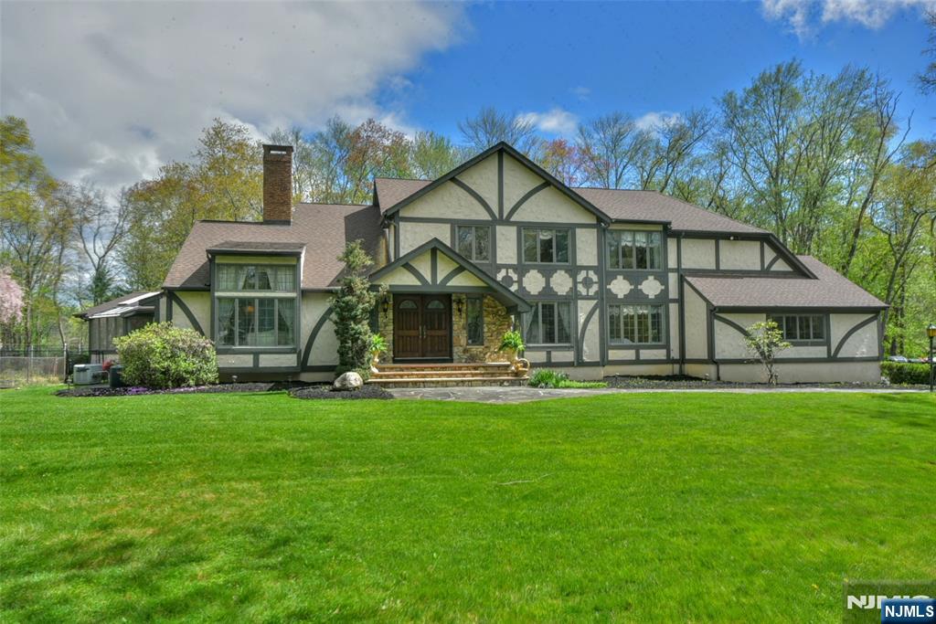 40 Mohegan Trail