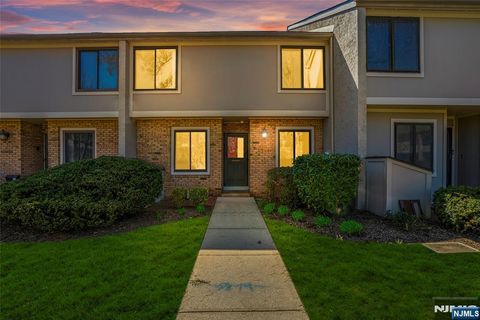 8 Irongate 202 Metuchen NJ 08840