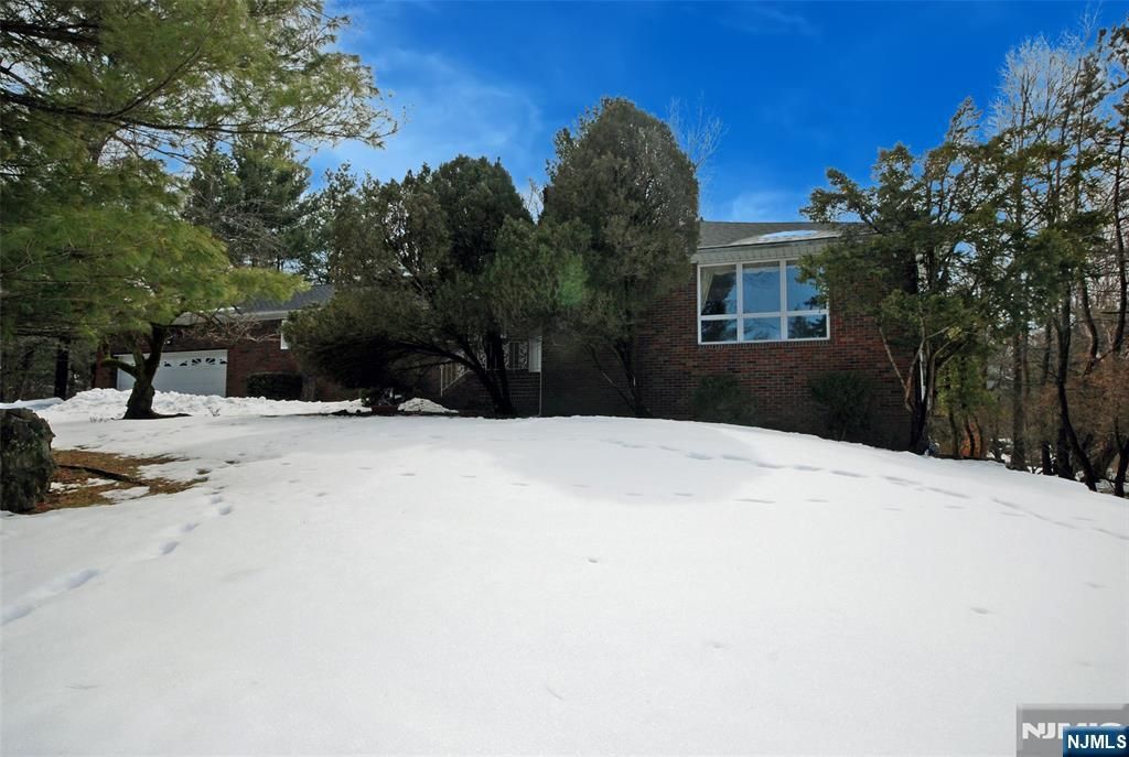 Photo of 28 Overlook Road, Little Falls, NJ 07424 (MLS # 26007495)