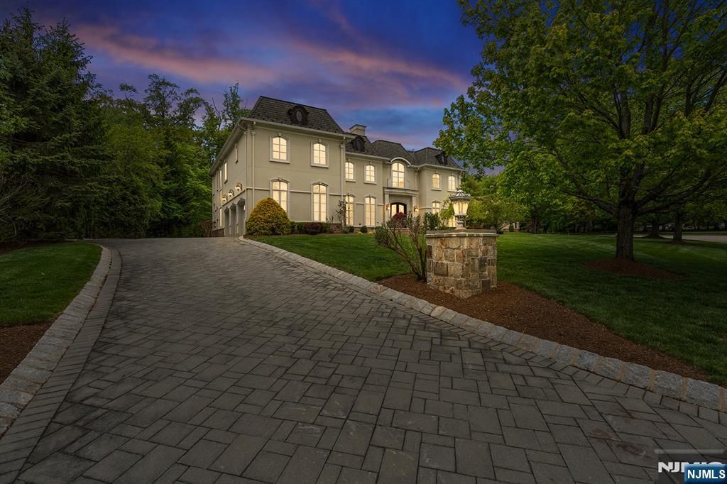 Photo of 1 Sandstone Ridge, Upper Saddle River, NJ 07458 (MLS # 26011653)