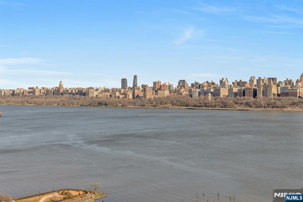 7002 Boulevard East 26C, Guttenberg, New Jersey - 1 Bedrooms  
2 Bathrooms  
4 Rooms - 