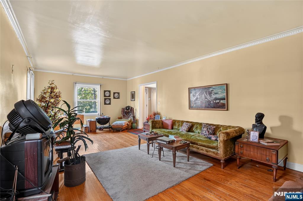 821-823 10th Street