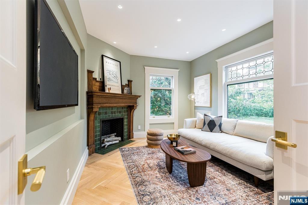 2 Russell Terrace