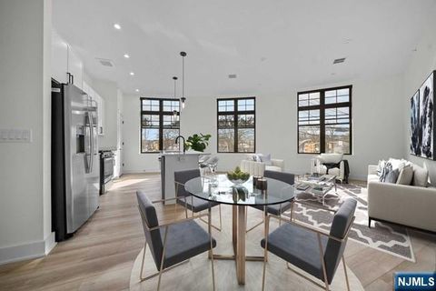 Photo of 1 Union Ave #207, Cresskill, NJ 07626 (MLS # 25035857)