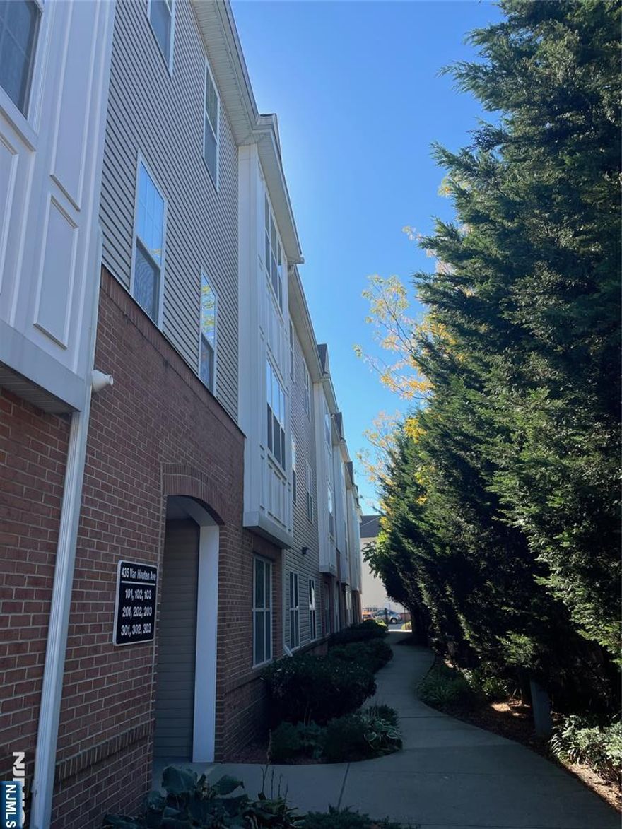 WHY RENT WHEN YOU CAN OWN? BRING YOUR PICKIEST BUYERS. MODERN 2 BEDROOM CONDO WITH 2 FULL BATHROOMS AND A MASTER SUITE. AMMENITIES: OPEN FLOOR PLAN, CENTRAL HEAT & AC, DEEDED PARKING SPOT, IN UNIT LAUNDRY, NEW LAMINATE FLOORING THROUGHOUT. WALKING DISTANCE TO NJ TRANSIT TRAINS & BUSES & PARK. CLOSE TO NEWARK AIRPORT, NYC & MAJOR HIGHWAYS. WASHER, DRYER & FRIDGE STAY WITH UNIT.