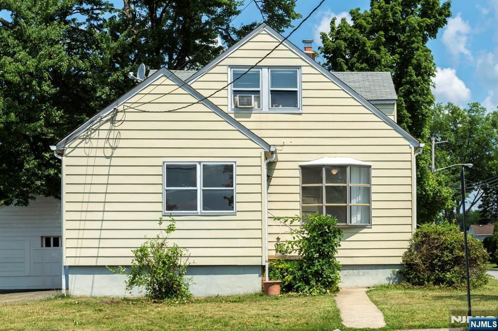 Photo of 815 Berdan Avenue, Fair Lawn, NJ 07410 (MLS # 26024702)