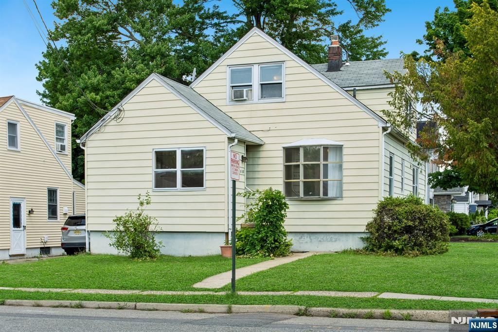 Photo of 815 Berdan Avenue, Fair Lawn, NJ 07410 (MLS # 26024702)