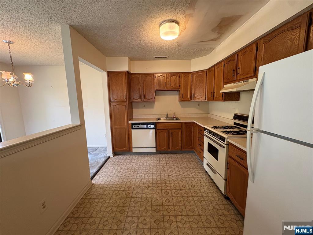 Mahwah, New Jersey 07430, United States, 2 Bedrooms Bedrooms, ,1 BathroomBathrooms,Residential,Active,199139