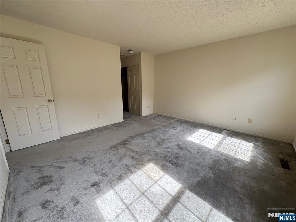 Mahwah, New Jersey 07430, United States, 2 Bedrooms Bedrooms, ,1 BathroomBathrooms,Residential,Active,199139