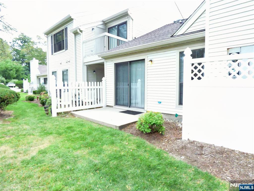 Mahwah, New Jersey 07430, United States, 2 Bedrooms Bedrooms, ,1 BathroomBathrooms,Residential,Active,199139