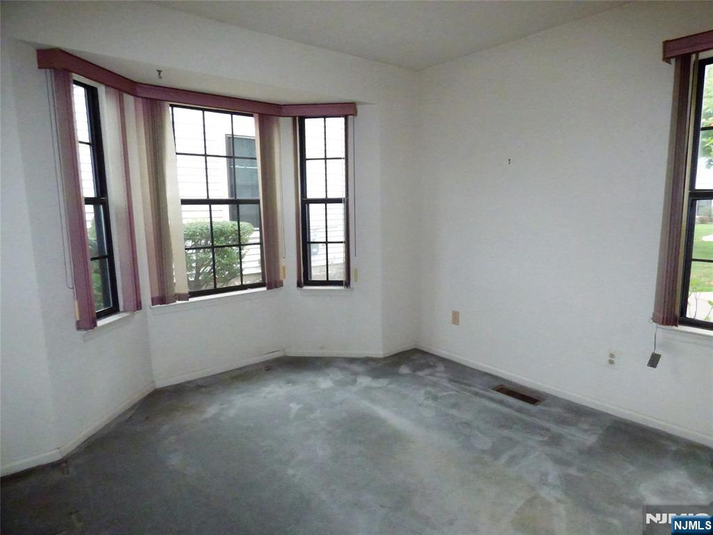 Mahwah, New Jersey 07430, United States, 2 Bedrooms Bedrooms, ,1 BathroomBathrooms,Residential,Active,199139