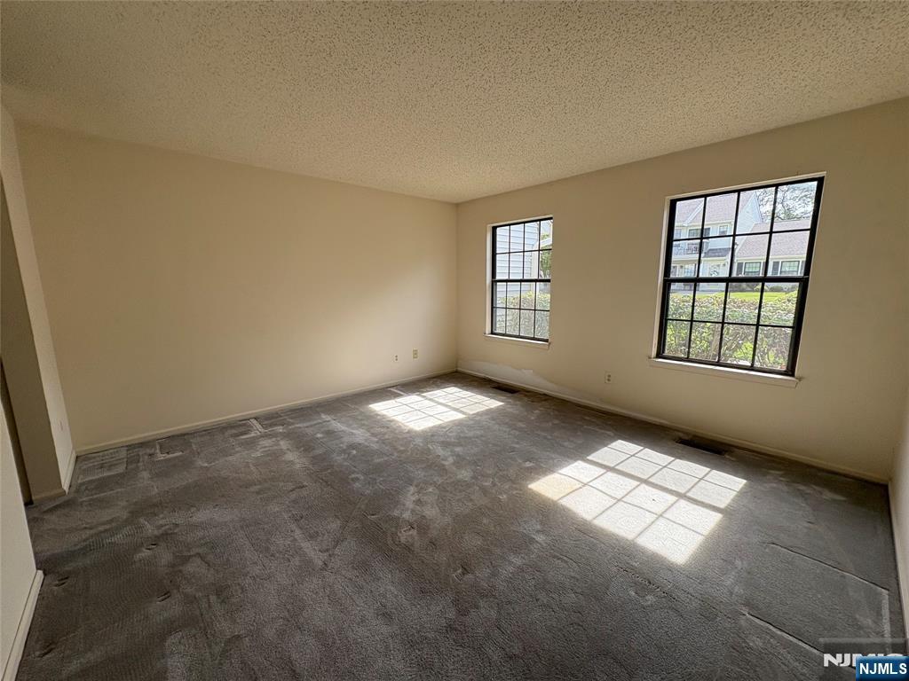 Mahwah, New Jersey 07430, United States, 2 Bedrooms Bedrooms, ,1 BathroomBathrooms,Residential,Active,199139