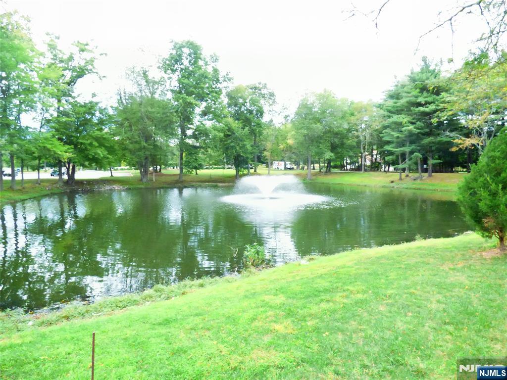 Mahwah, New Jersey 07430, United States, 2 Bedrooms Bedrooms, ,1 BathroomBathrooms,Residential,Active,199139