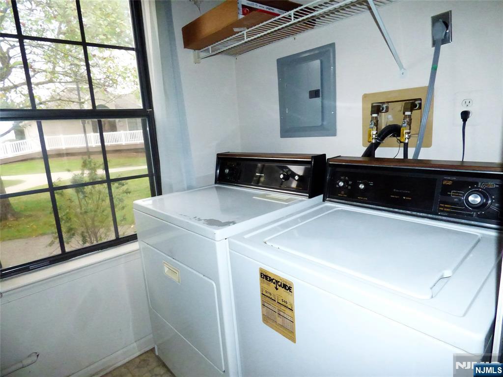 Mahwah, New Jersey 07430, United States, 2 Bedrooms Bedrooms, ,1 BathroomBathrooms,Residential,Active,199139