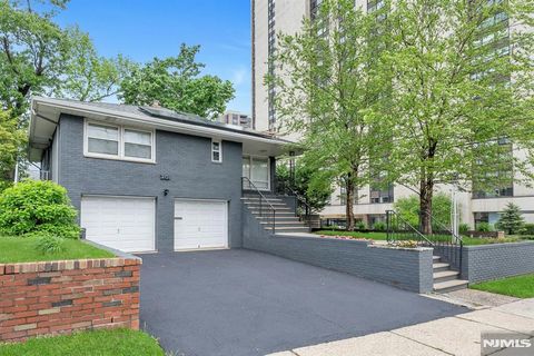 201 Riverdale Drive Fort Lee NJ 07024