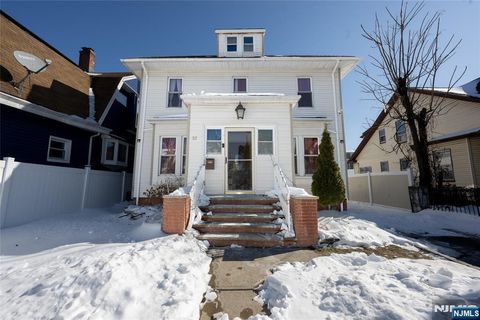 32 Newfield Street East Orange NJ 07017