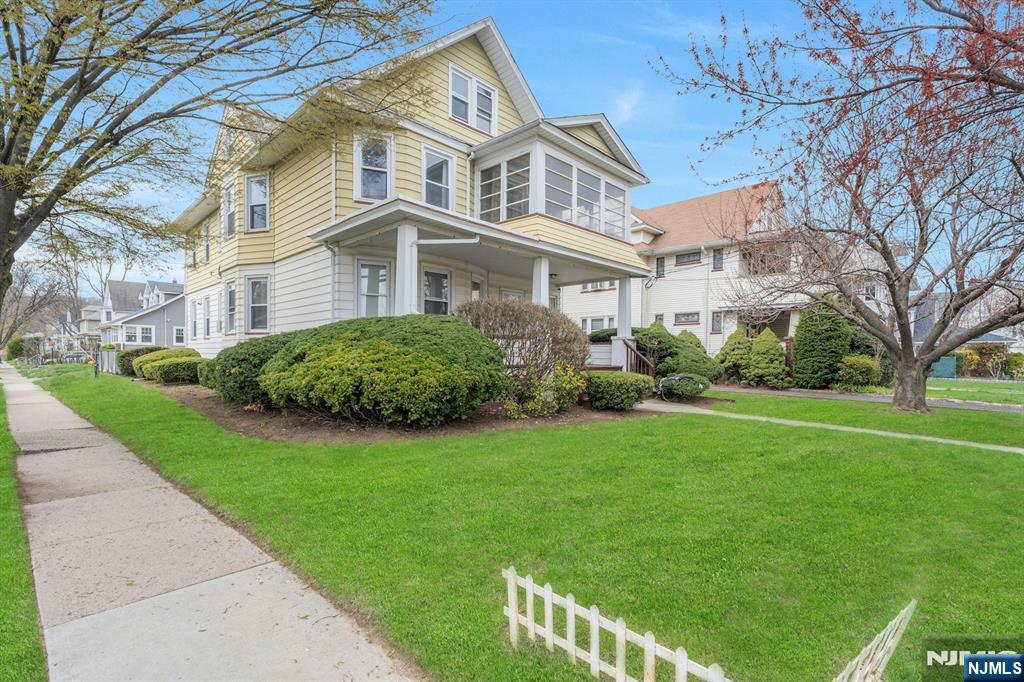 208 Lafayette Avenue