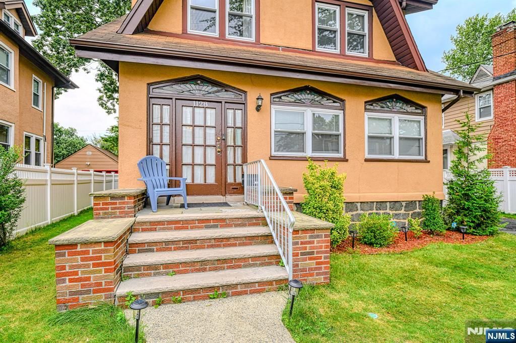 Photo of 1128 Edgewood Lane, Fort Lee, NJ 07024 (MLS # 25028058)